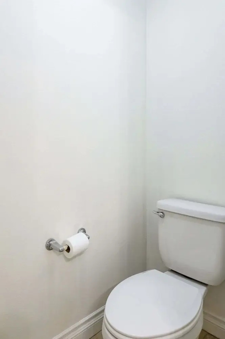 Private Entry Suite w Patio Bath Kitchenette