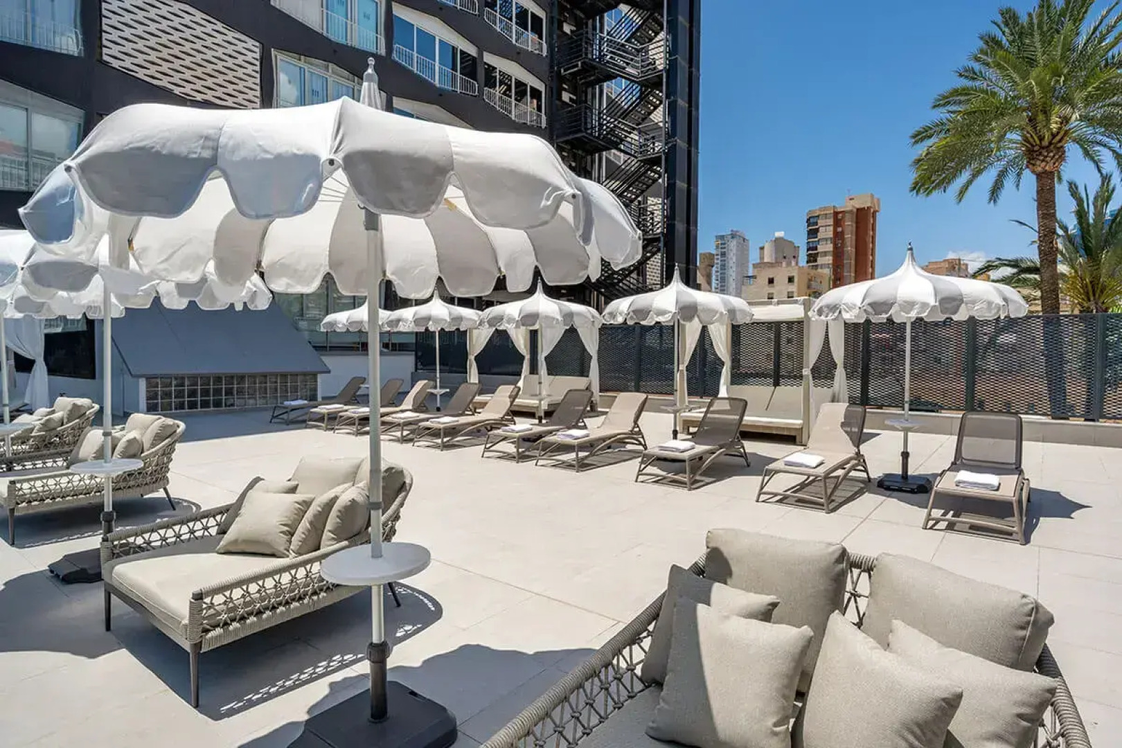 Belroy Hotel and Apartments