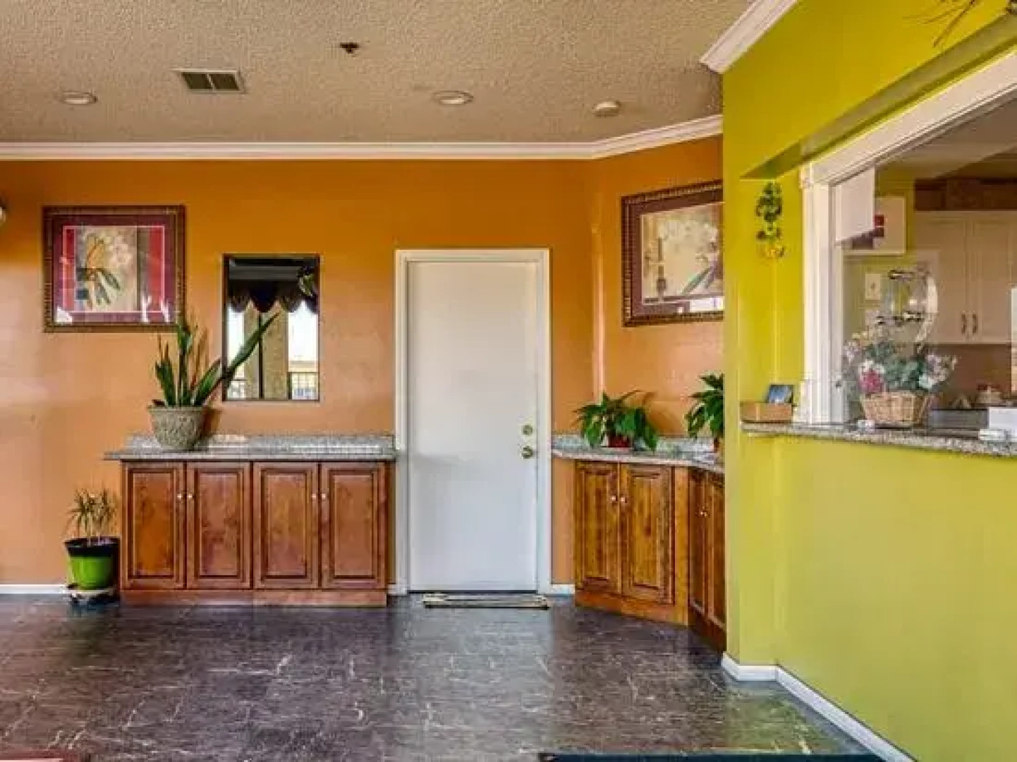 Passport Inn & Suites Corona Hotel