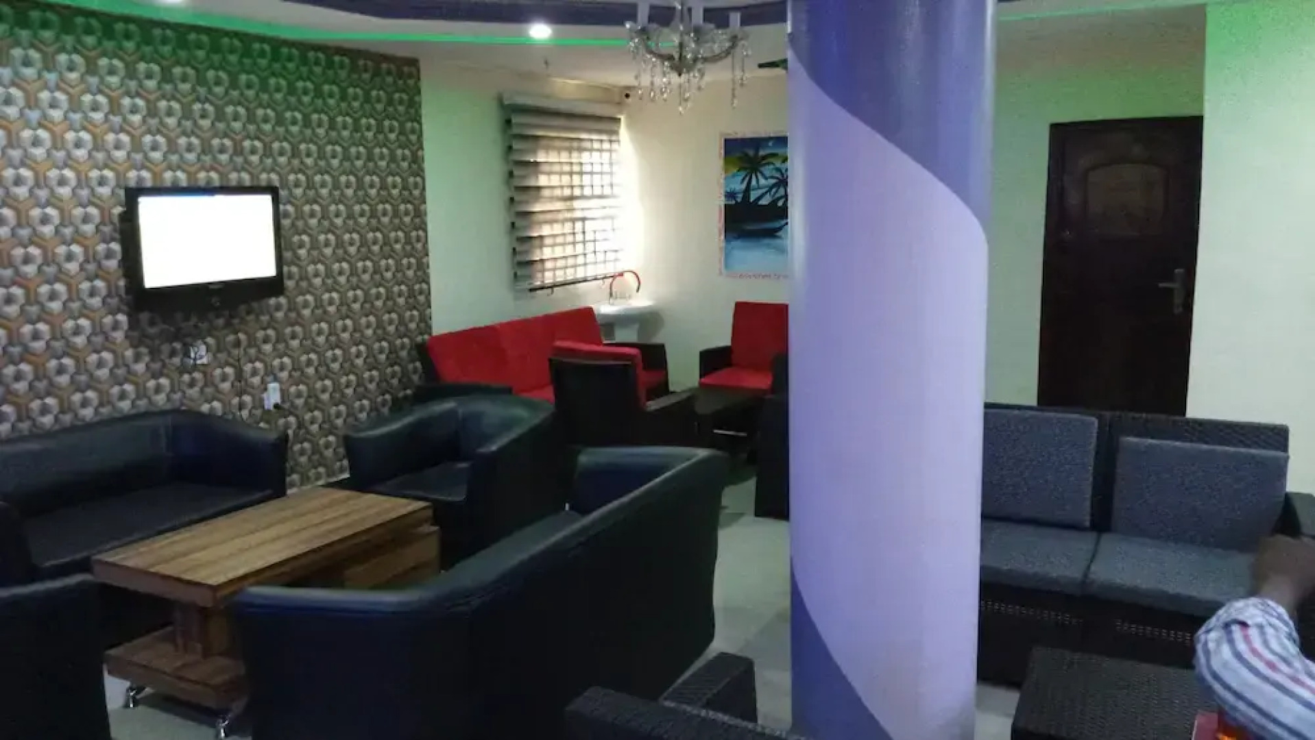 De-Bliss Gold Hotel & Suites