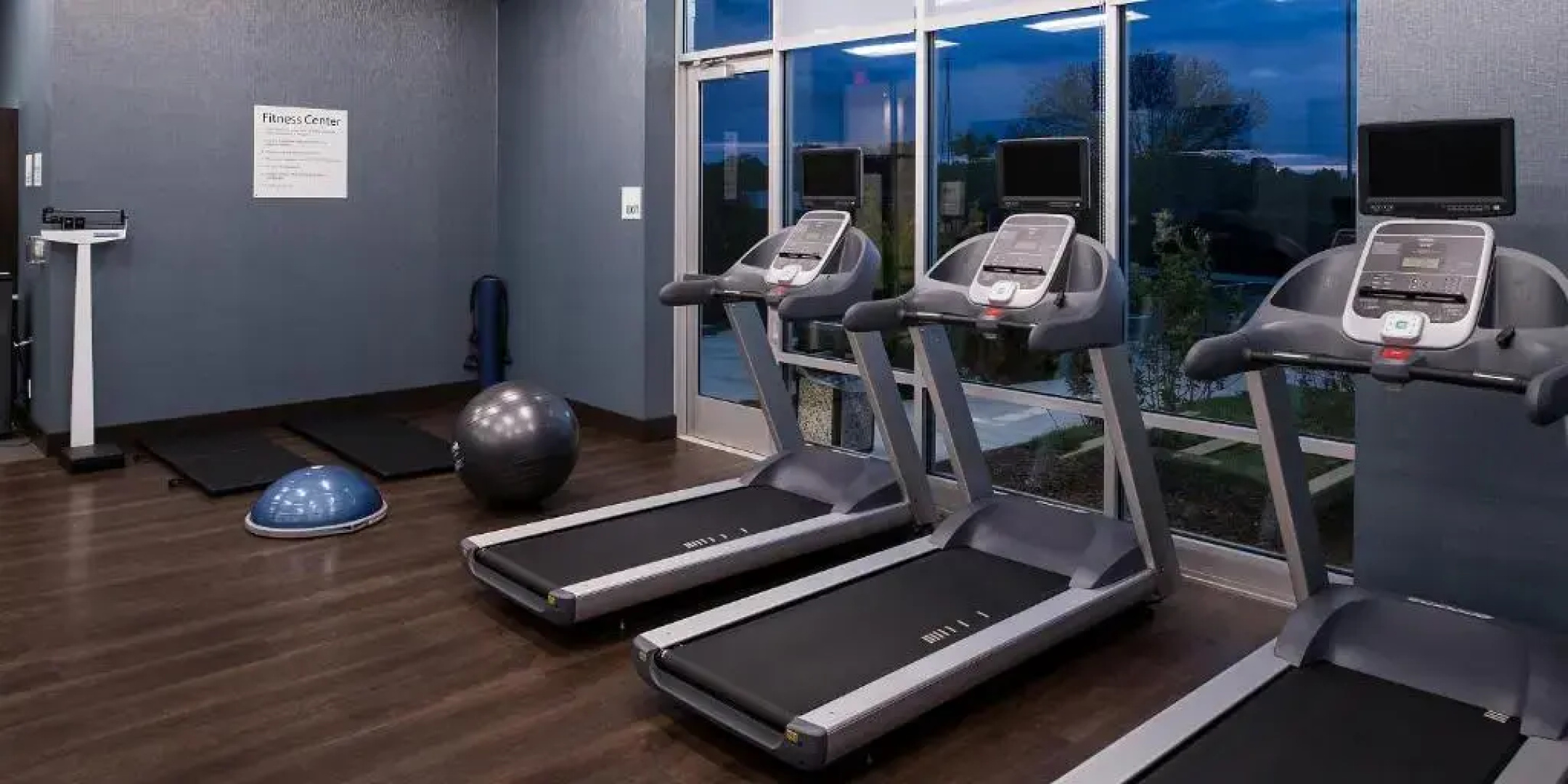 Holiday Inn Hotel & Suites Farmington Hills - Detroit NW by IHG