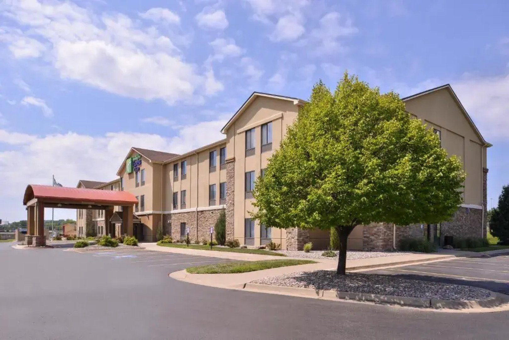 Holiday Inn Express & Suites Topeka West I-70 Wanamaker by IHG