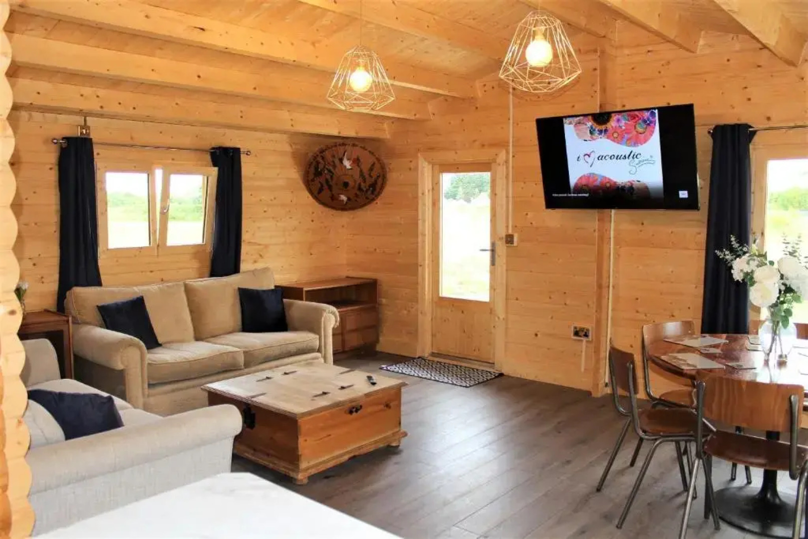 Stunning 5-bed Cabin in Ashton Under Hill