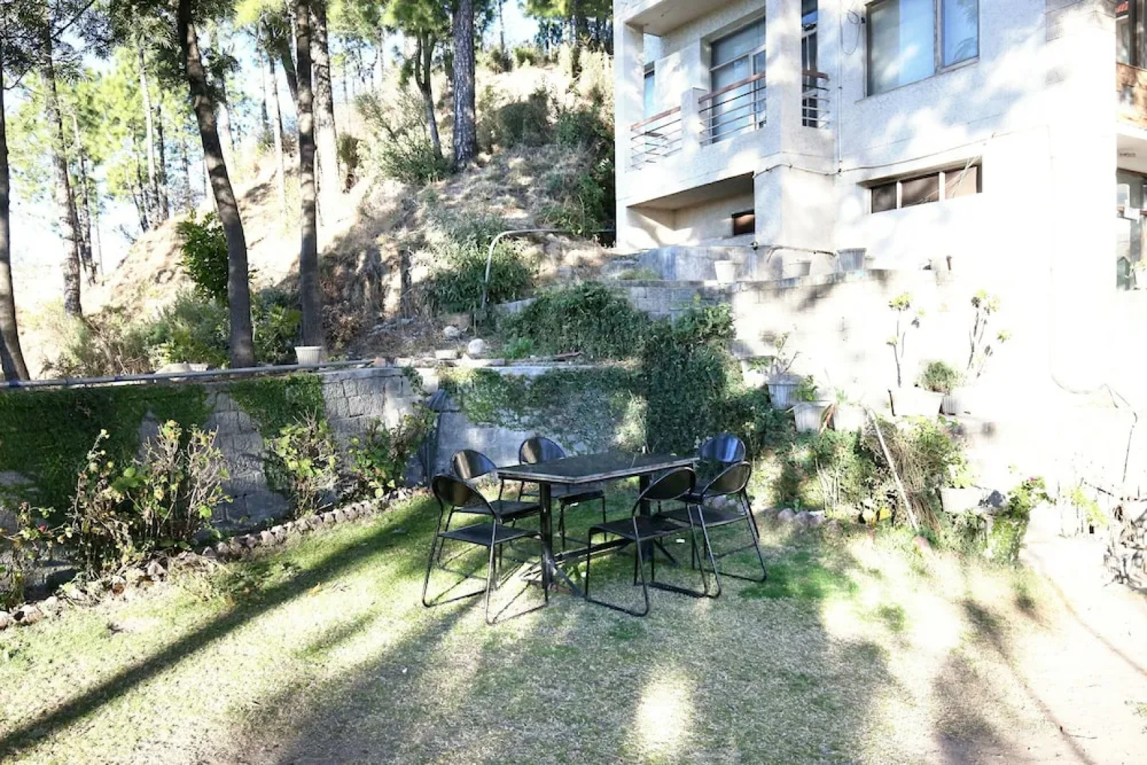 OYO 10976 Home Cheerful 2BHK Scenic Barog