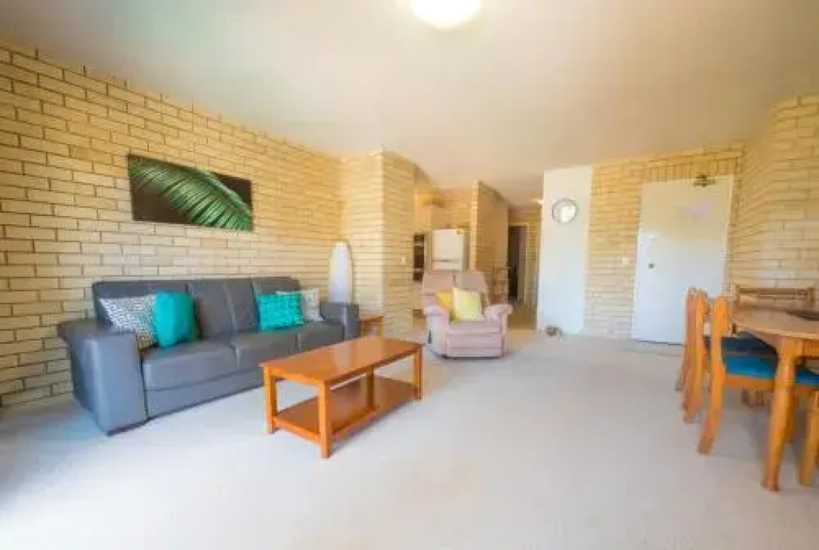 Golden Shores Unit 3, 21 Landsborough Parade