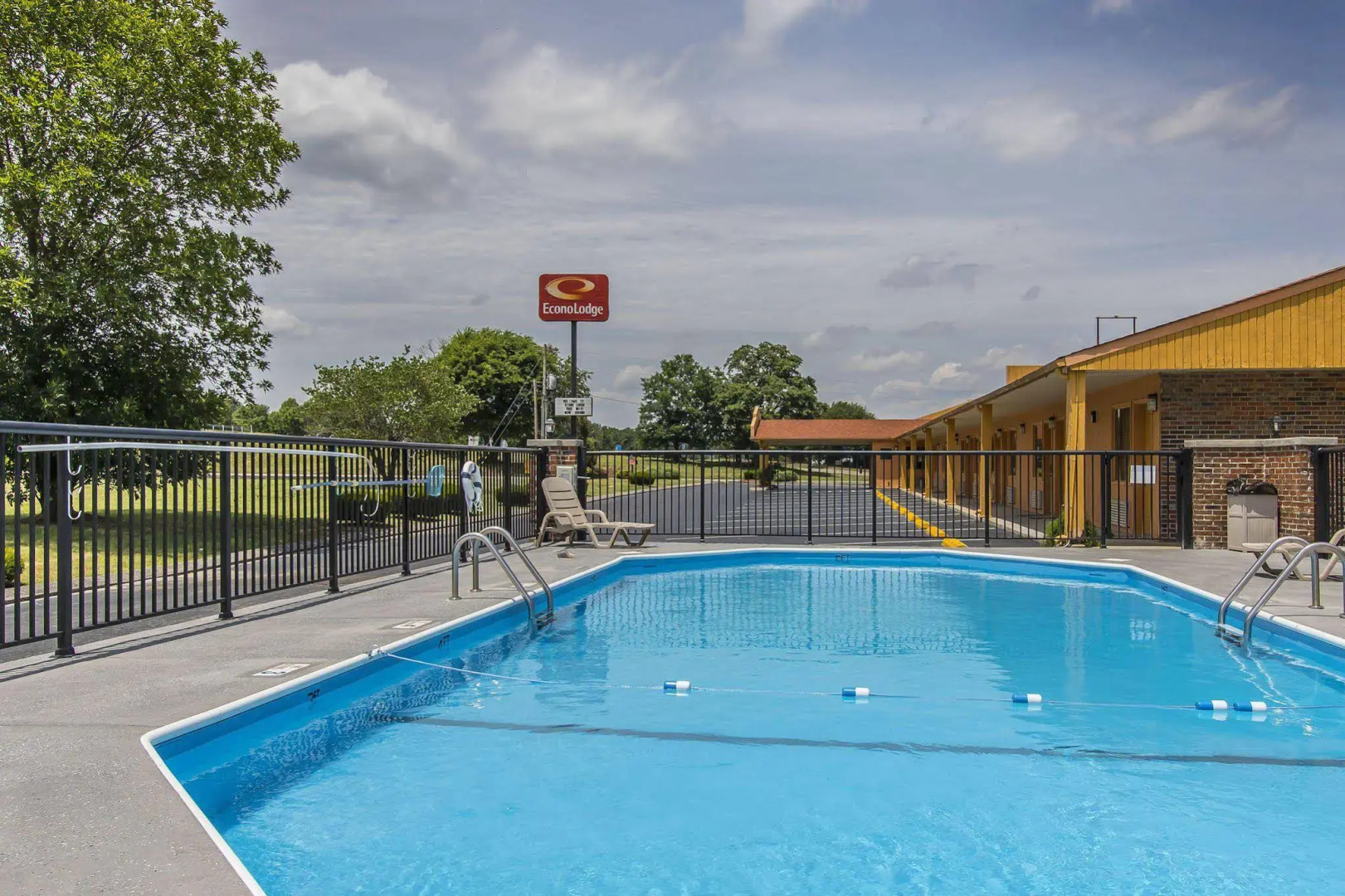 Econo Lodge Cornersville