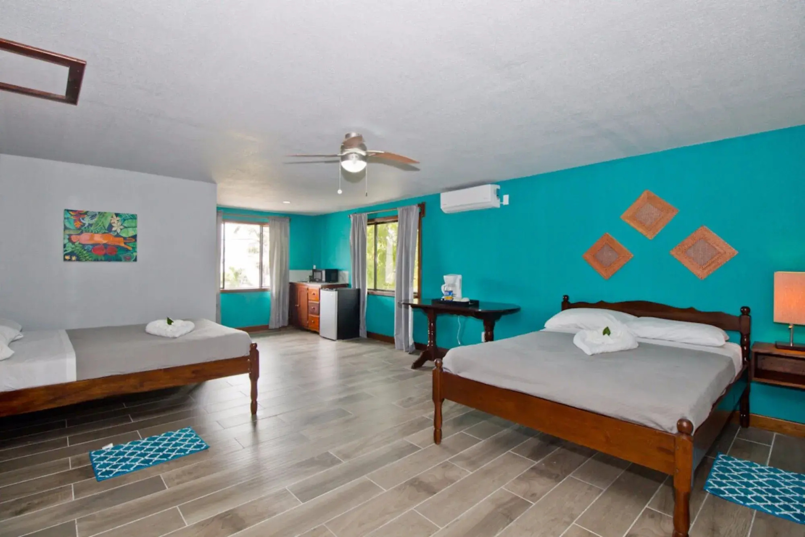Sandbar Beachfront Hotel & Hostel
