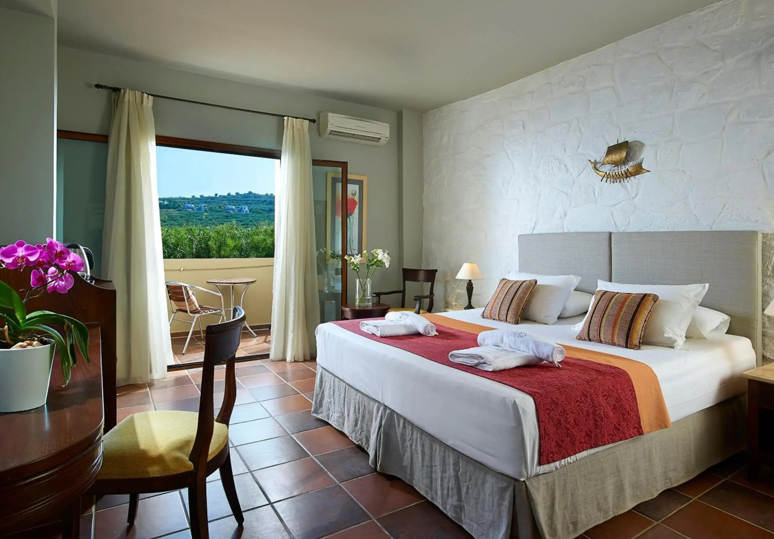 Mistral Hotel - Singles Only