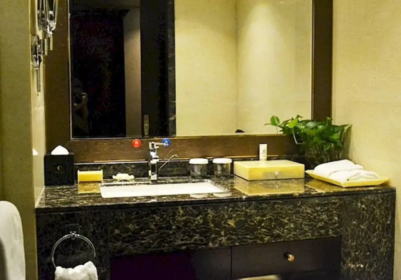 Deyang Care Feeling Grand Hotel