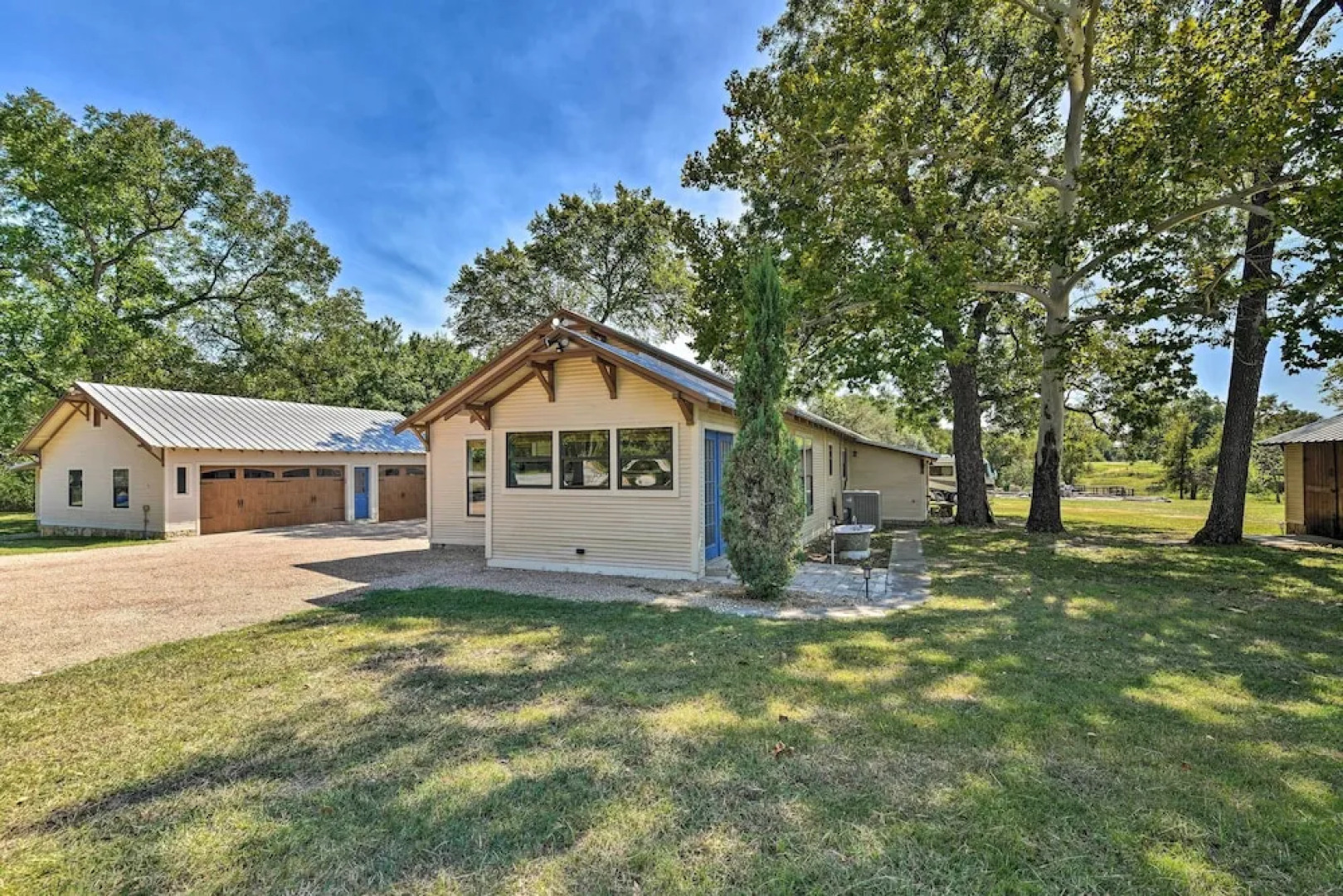 Spacious Glen Rose Home on Paluxy Riverfront