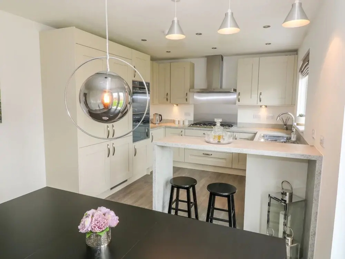 6 Whitecraigs Crescent