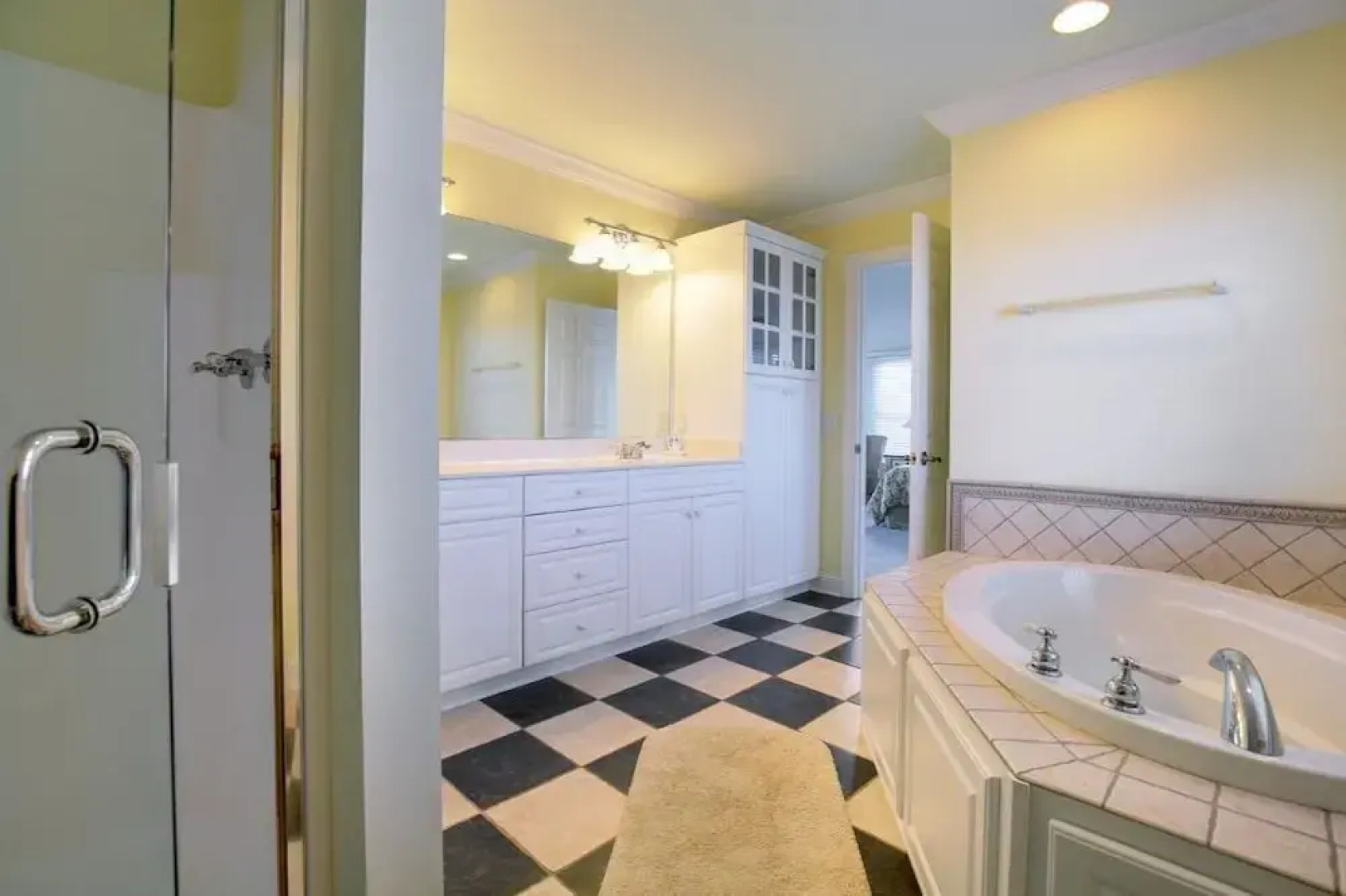 Sweet Dreams Private  4 Bedroom Home by RedAwning