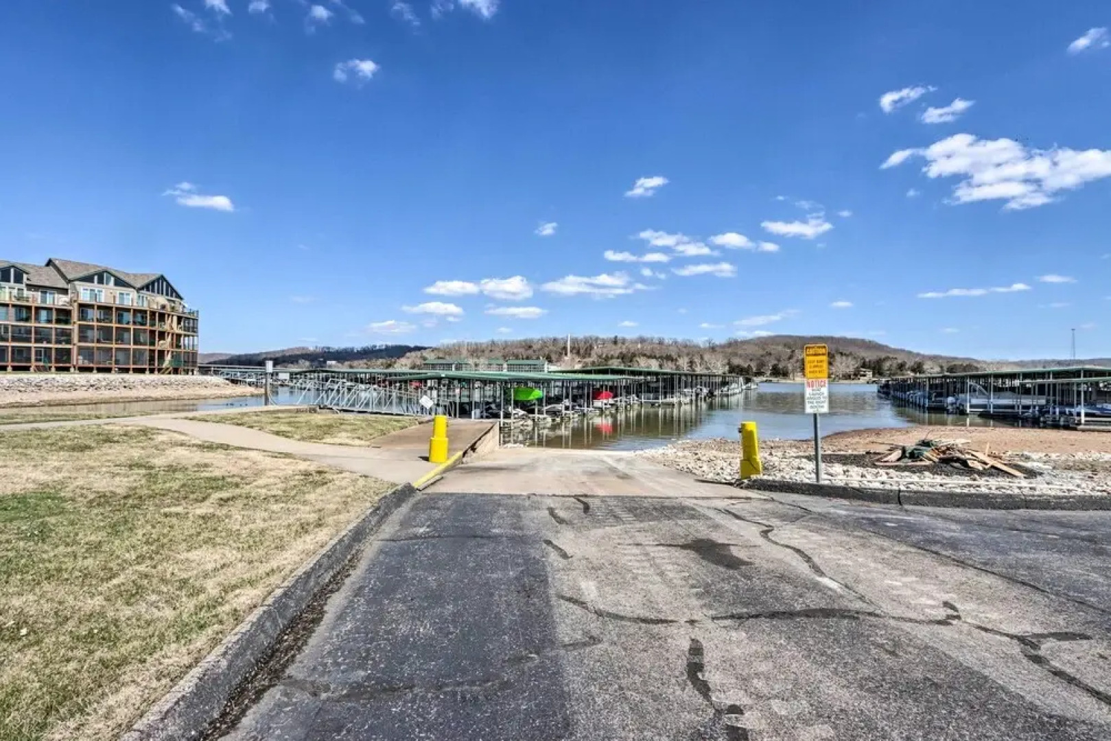 Pool Access & Lake Views: Camdenton Condo