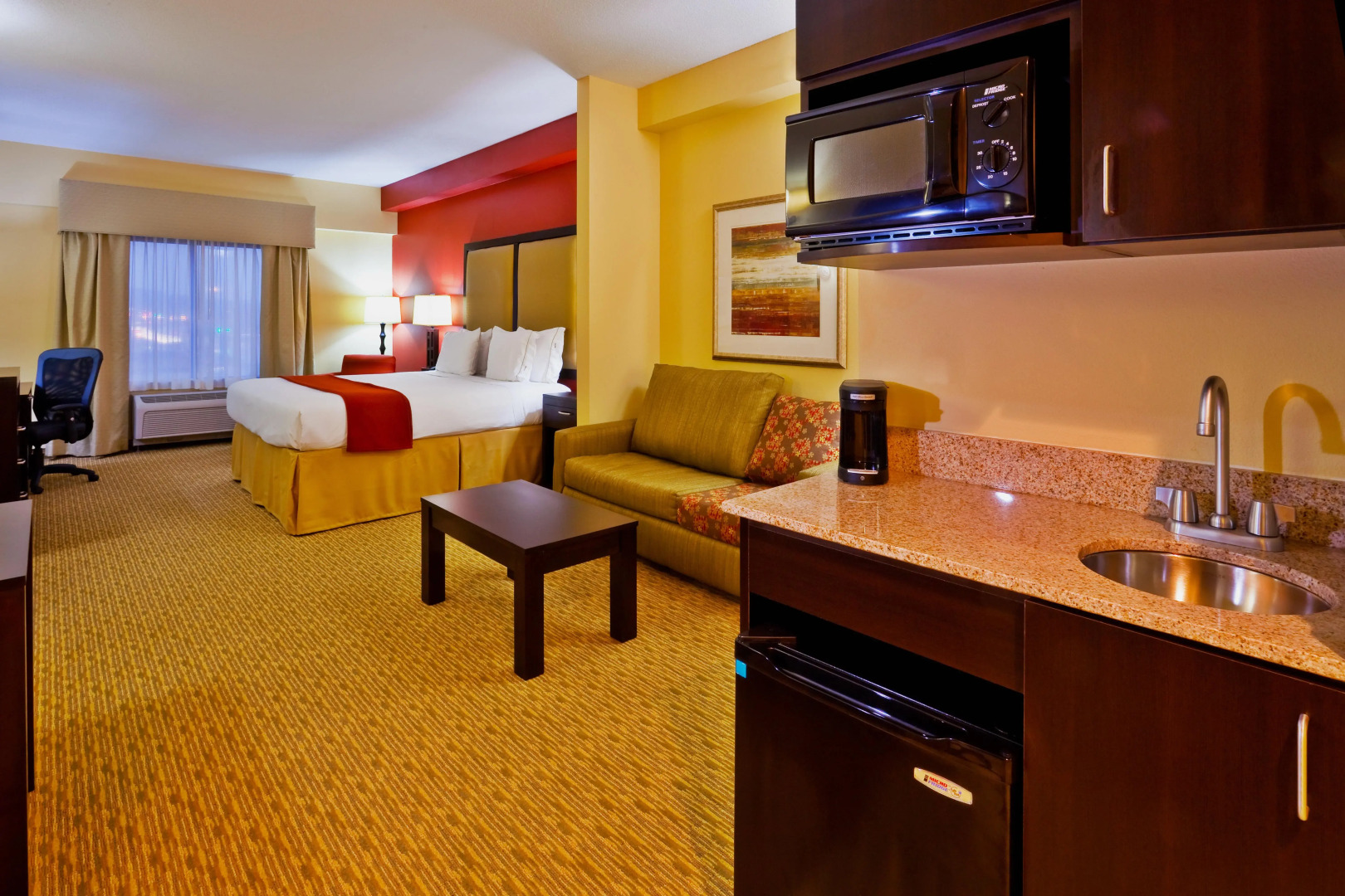 Holiday Inn Express Hotel and Suites Nashville-Opryland by IHG