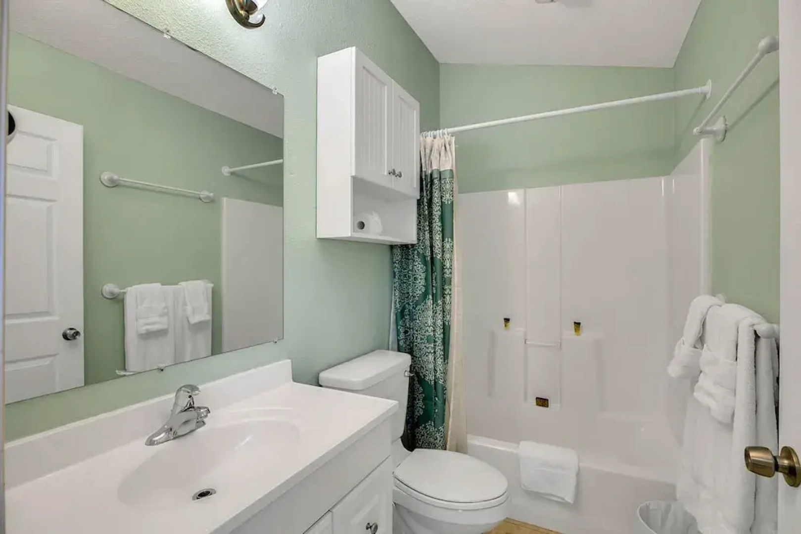 Group-Friendly Tarpon Springs Duplex by RedAwning