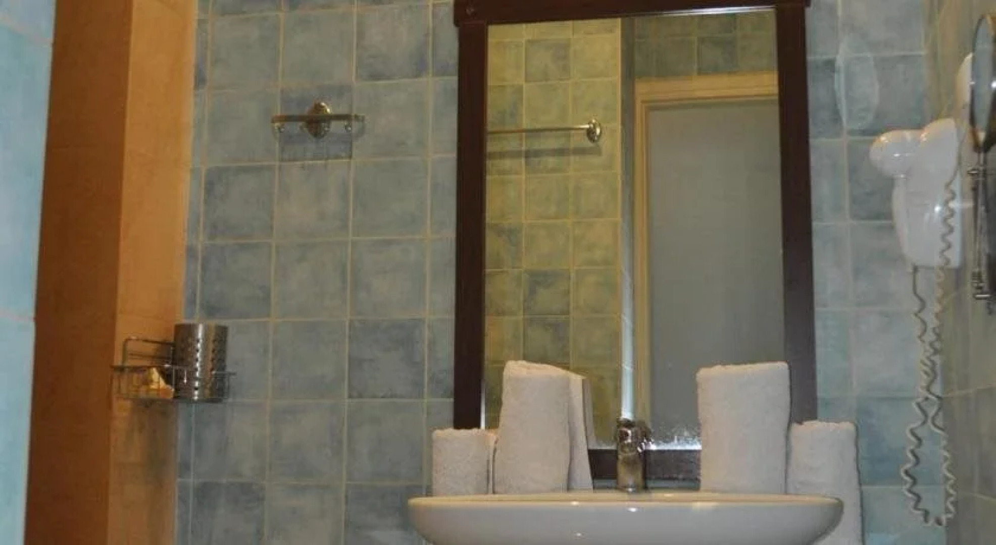 Okeania Seafront Rooms in Kamena Vourla