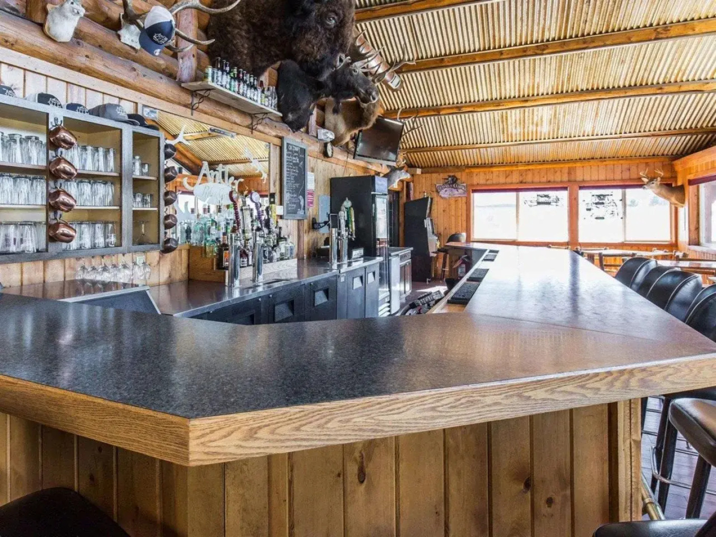 Antler Lodge - Gardiner MT