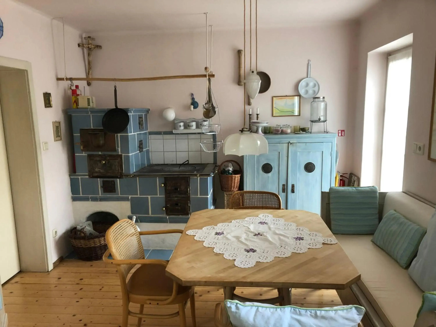 Haus in Anif bei Salzburg mit Sauna und Garten mit Badeteich