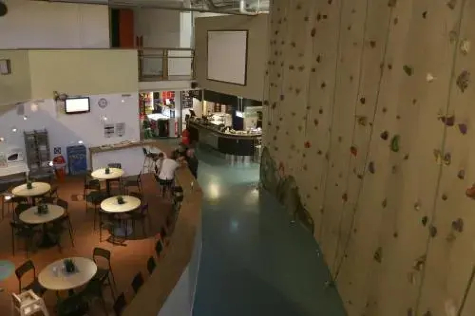 Multi Challenge Hostel