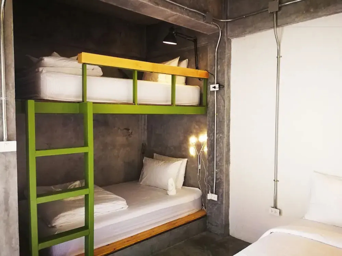 Hink Poshtel PhangNga