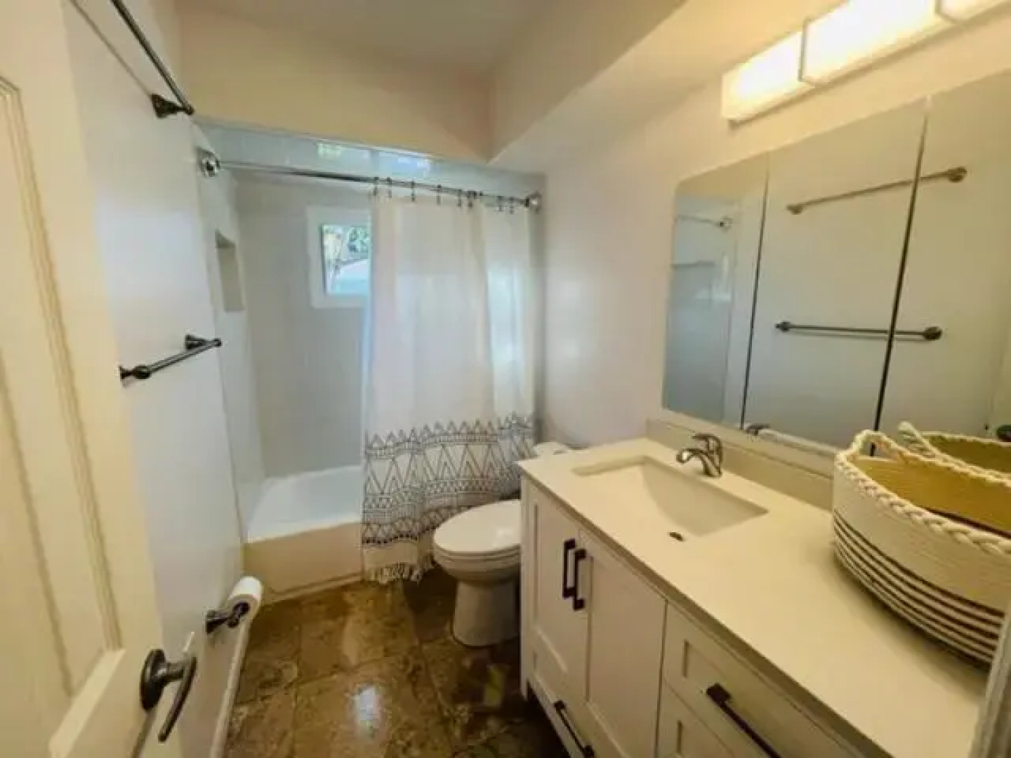 Pool, Hot tub, Close to Beaches, Shopping, More!