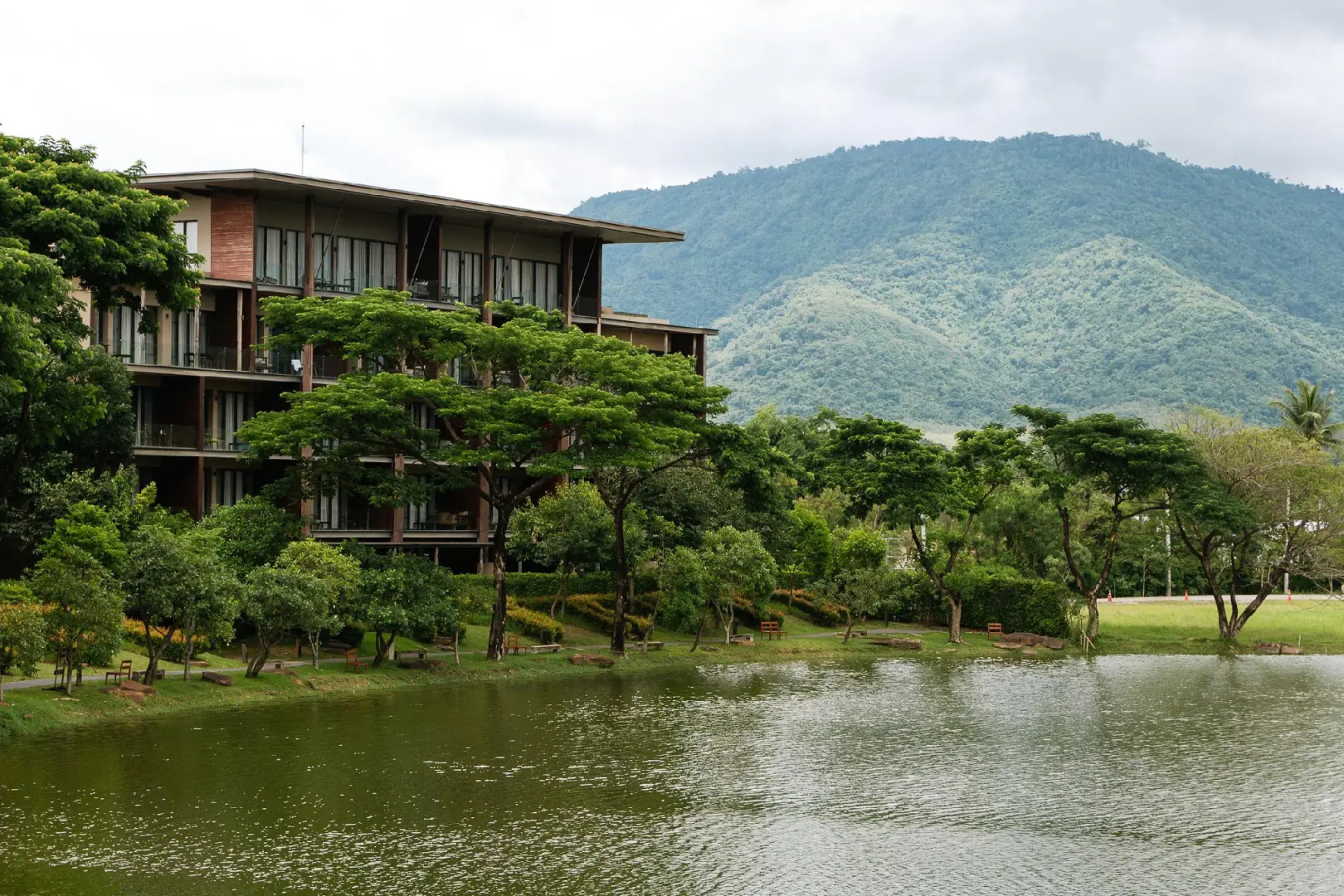 atta Lakeside Resort Suite