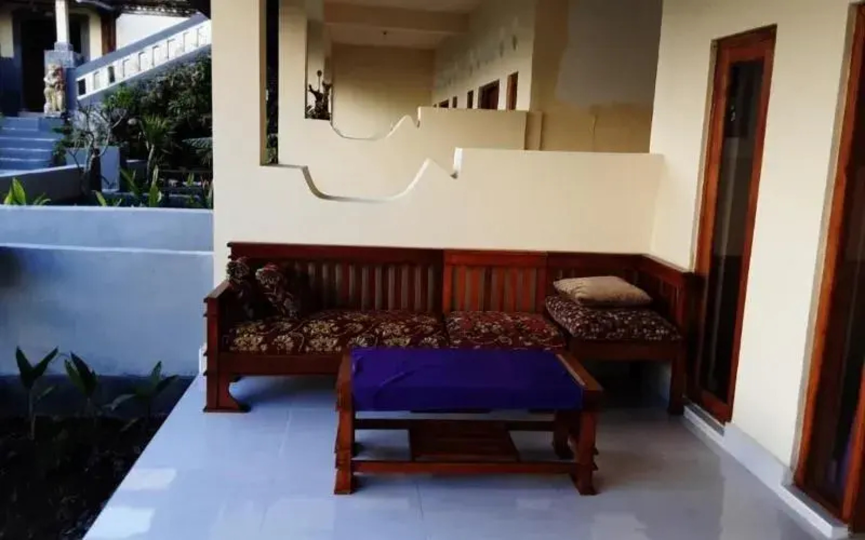 Penginapan Lakeside Cottages by ZUZU