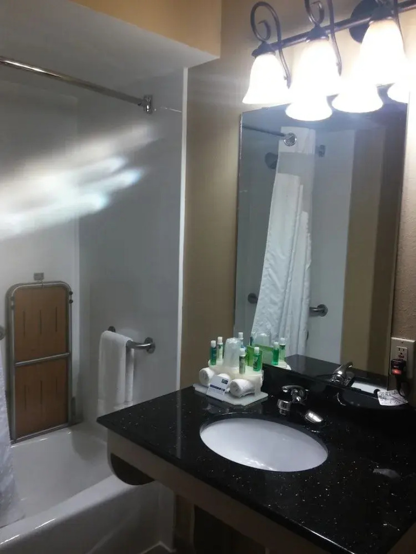 Oyo Townhouse Oklahoma City Airport