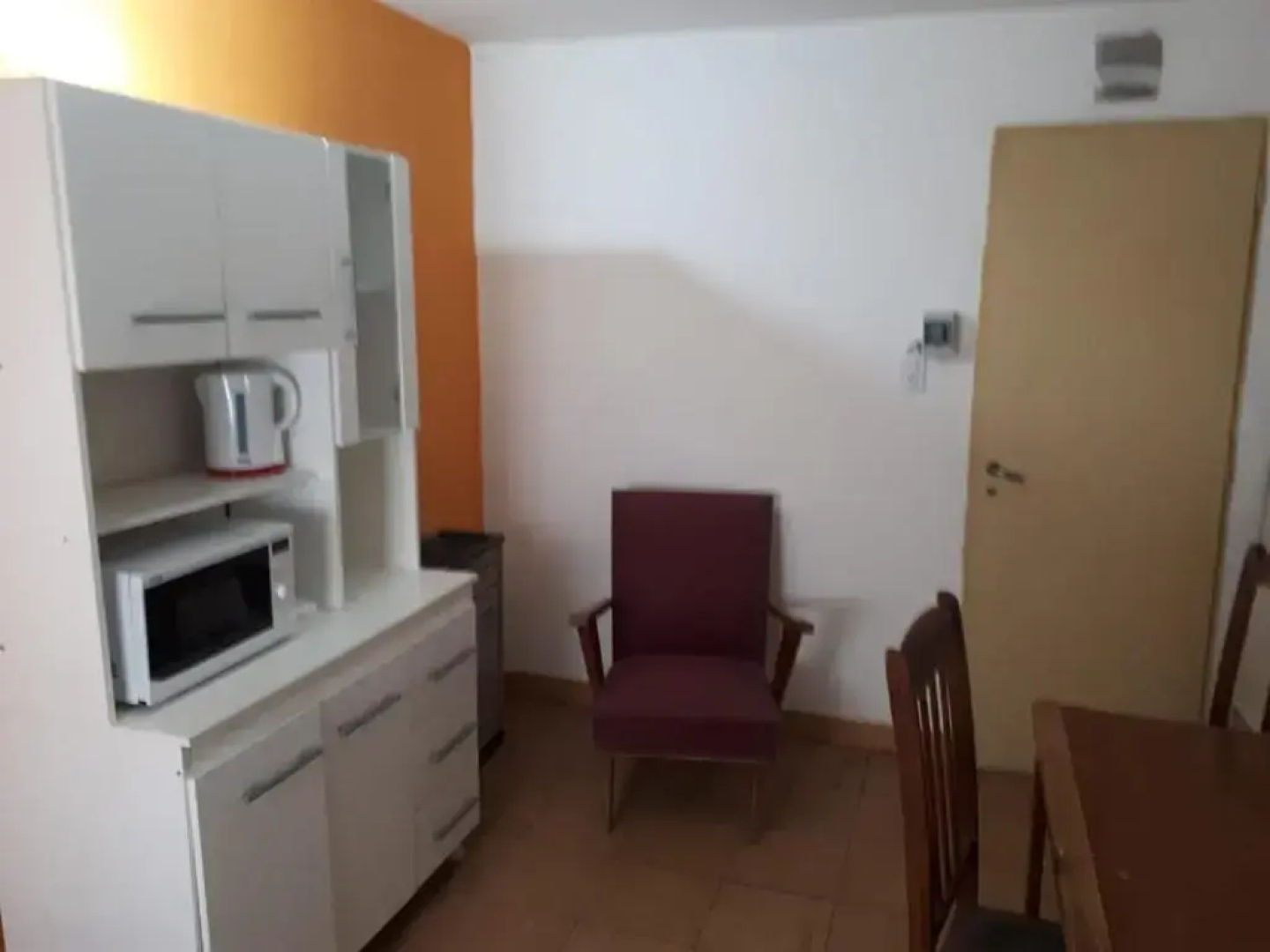 Habitacion economica con estacionamiento Necochea