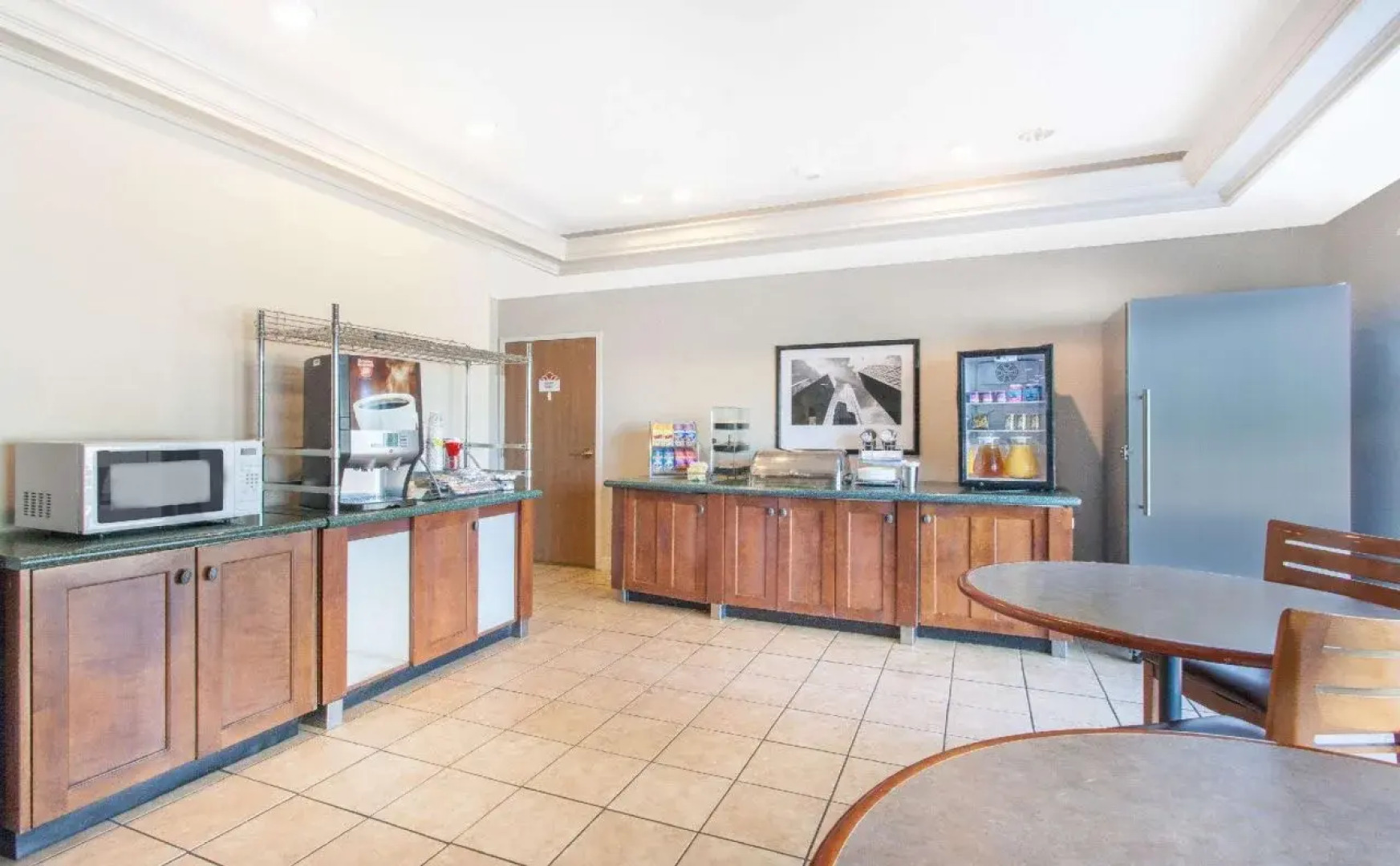 Hawthorn Suites by Wyndham Holland/Toledo Area