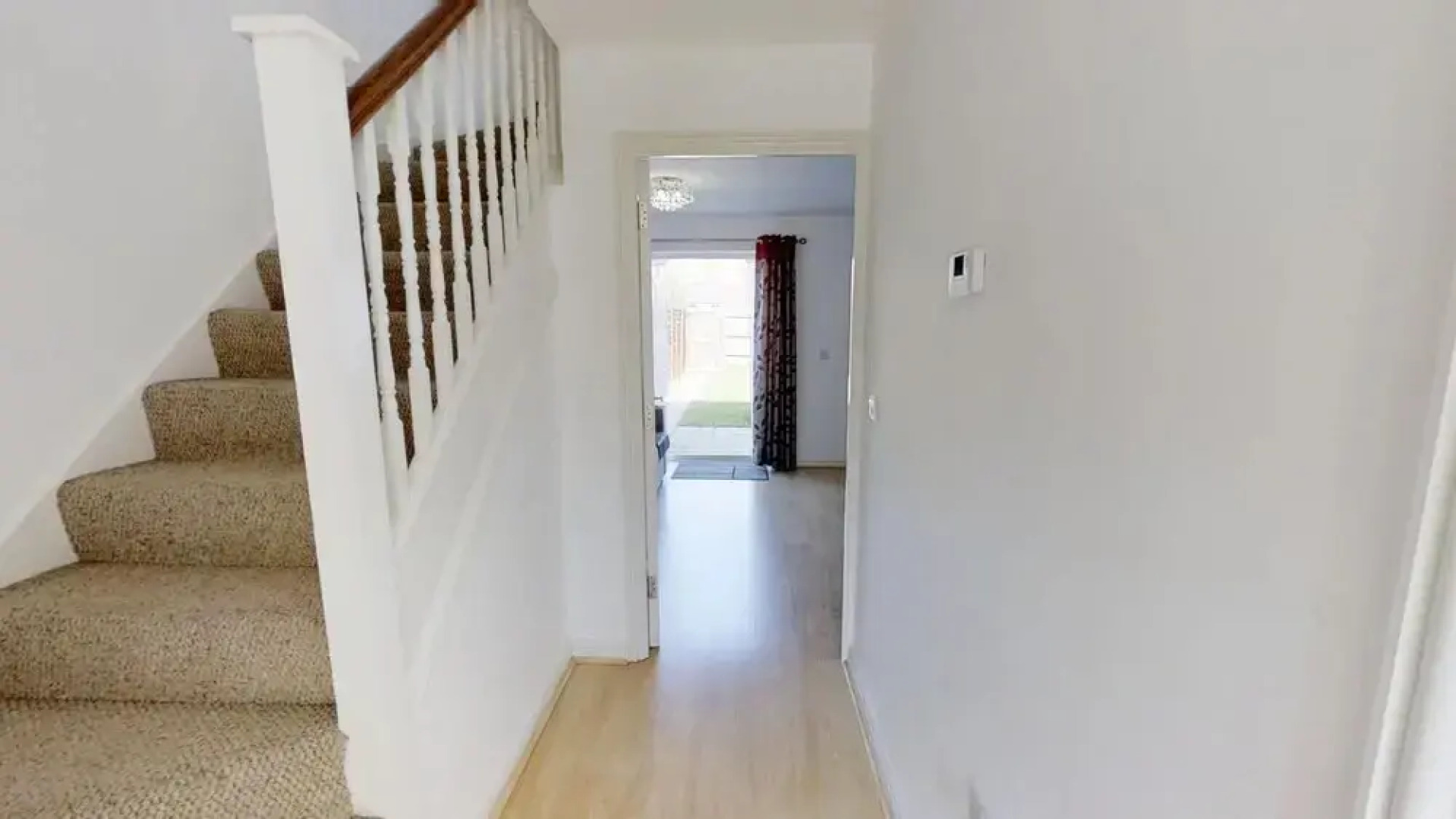 Stayzo - Cole Green Lane - Ideal for Your Next Staycation or Workcation Whole House With Wi-fi