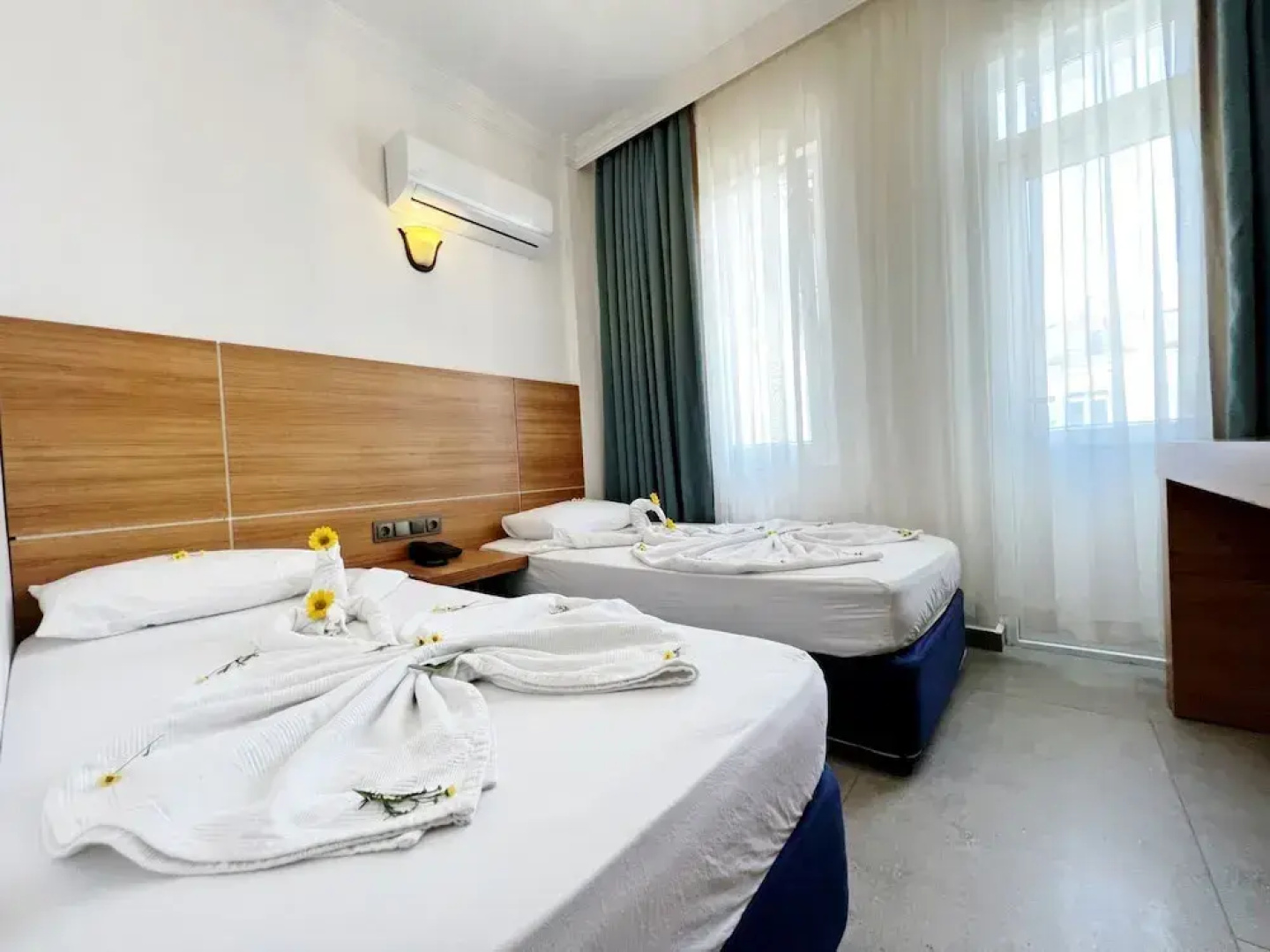 Akin Apart and Hotel