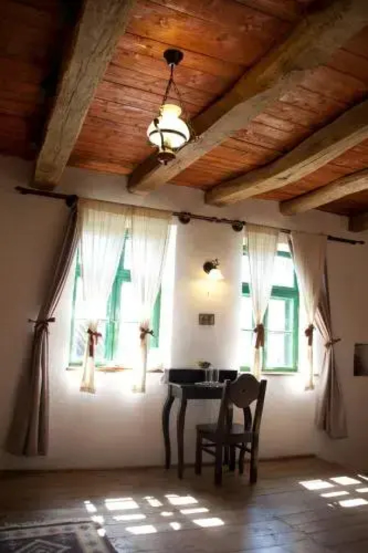 Casa Cu Zorele Crit 189