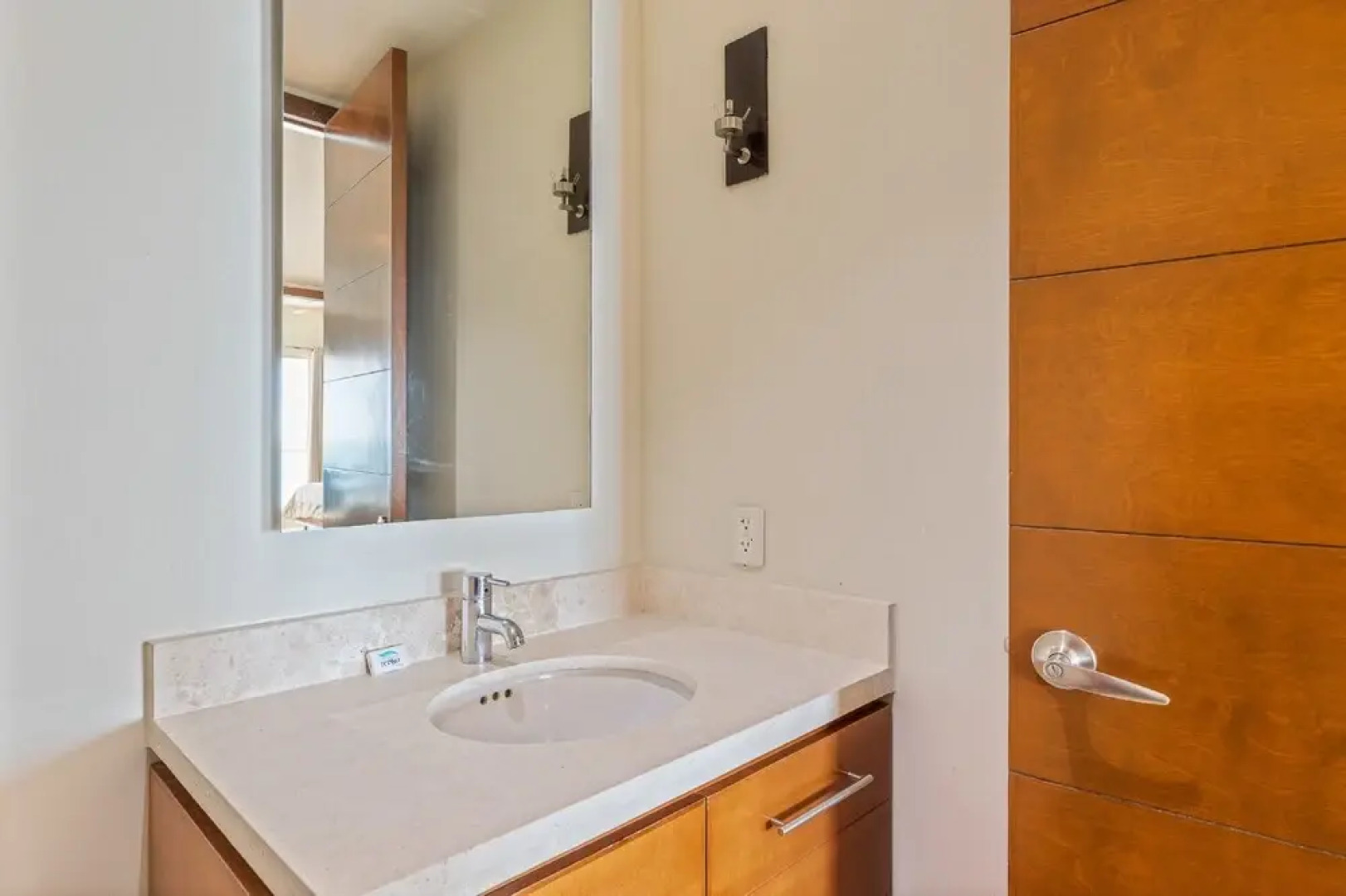 Encanto Living 0901 -2BR by Kivoya