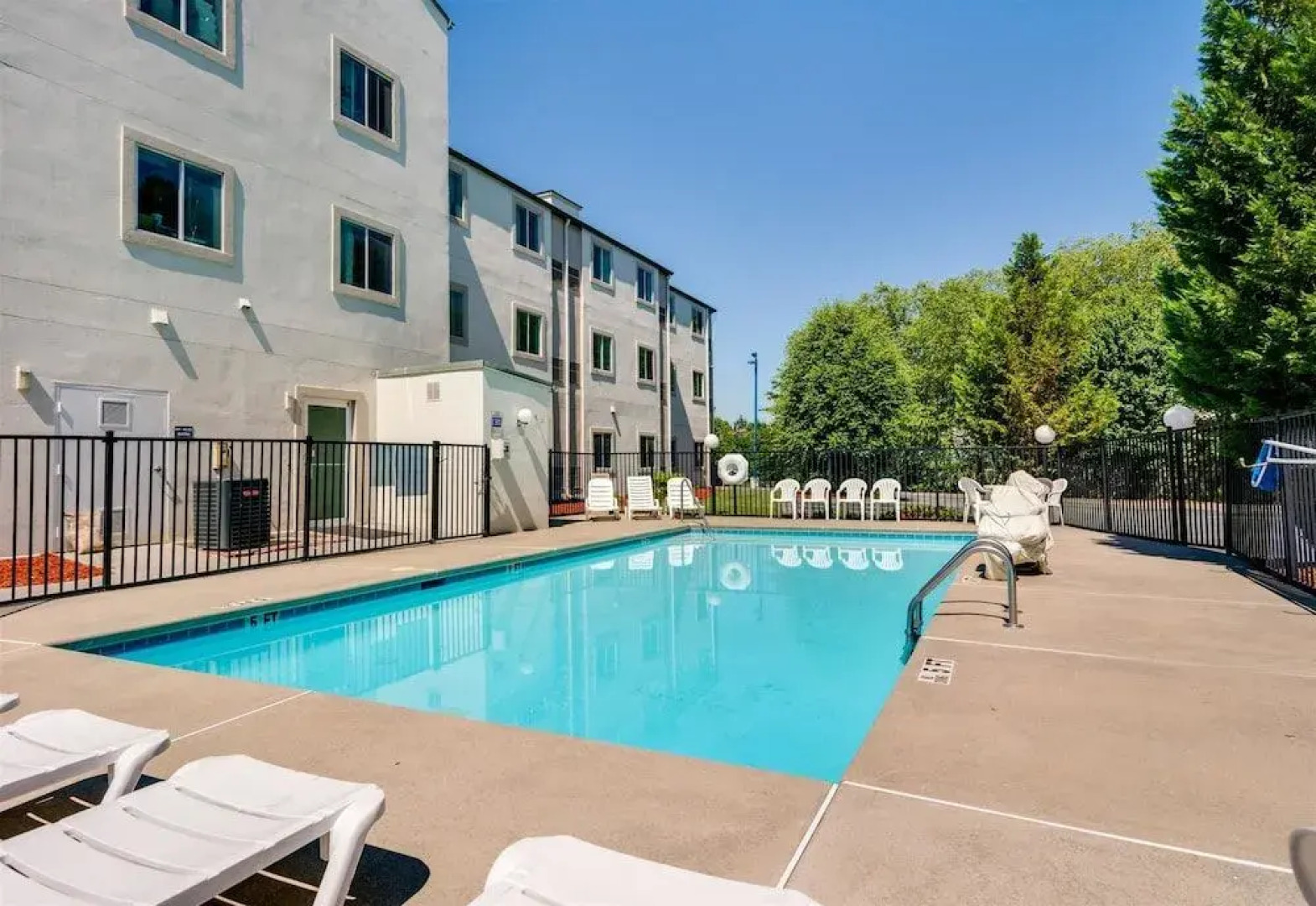 Ramada By Wyndham Lithia Springs Atlanta