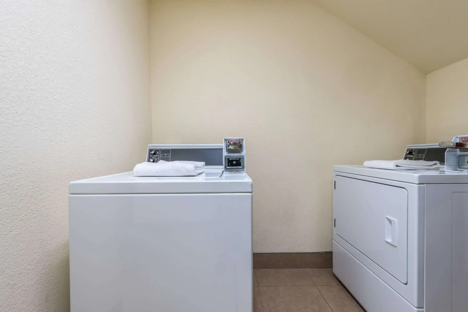 Super 8 by Wyndham Denton