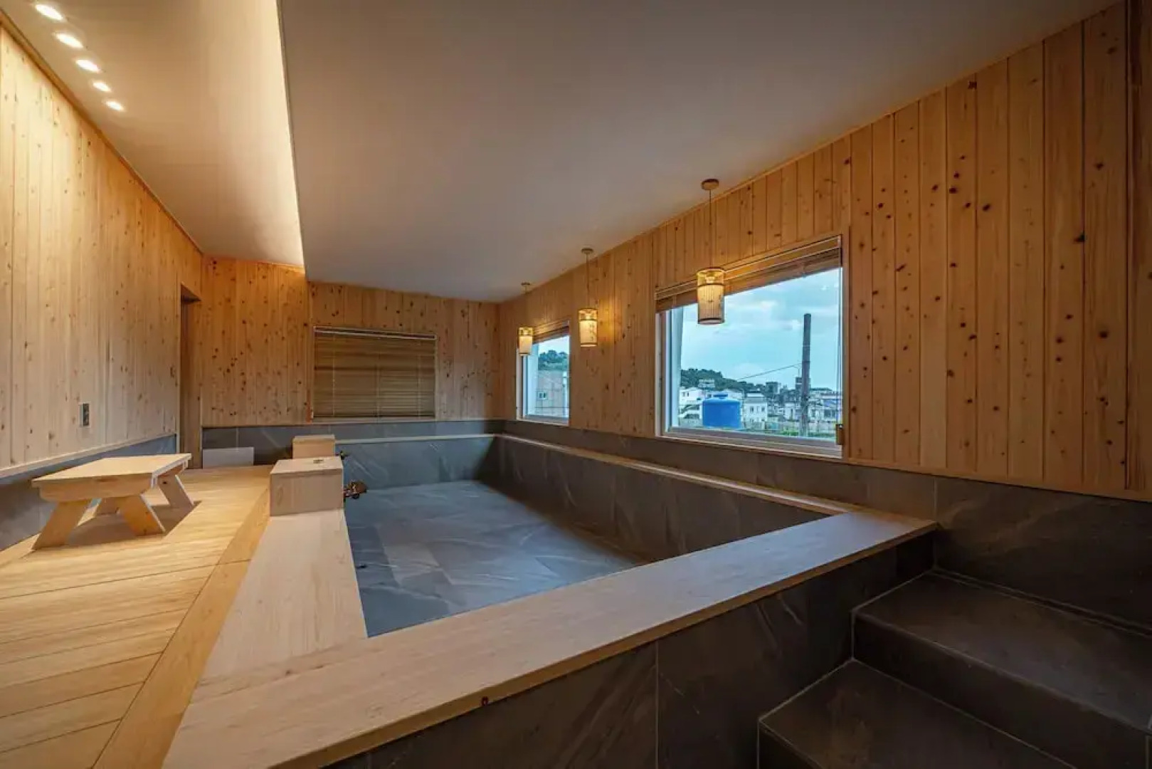 Geoje-Si Hound Hotel Jangseungpo