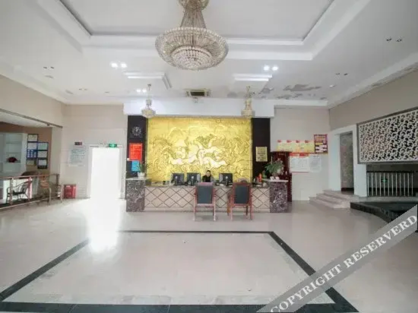 Quzhou Crown Holiday Hotel