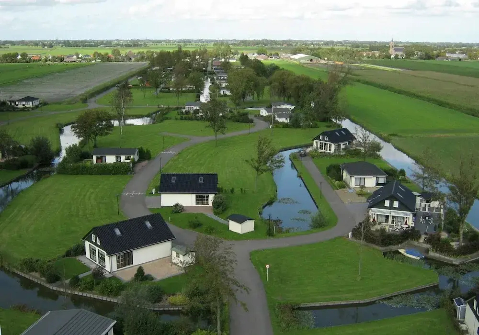 Detached Light Chalet With Dishwasher not far From Hoorn