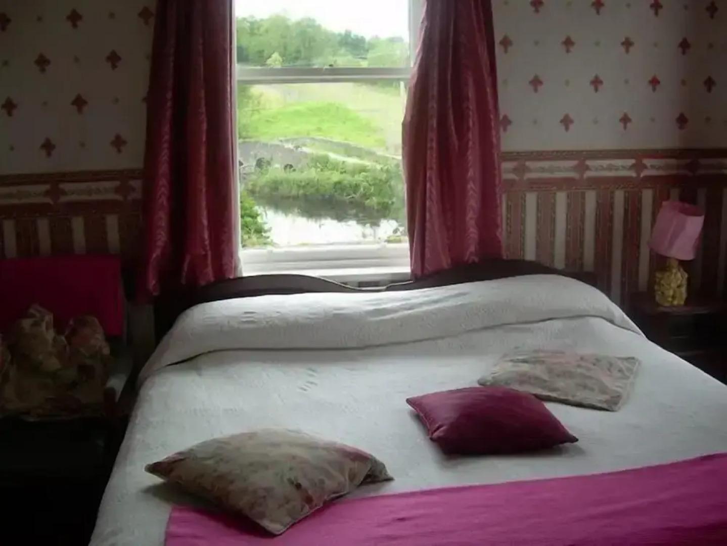 Riverside House Bed & Breakfast