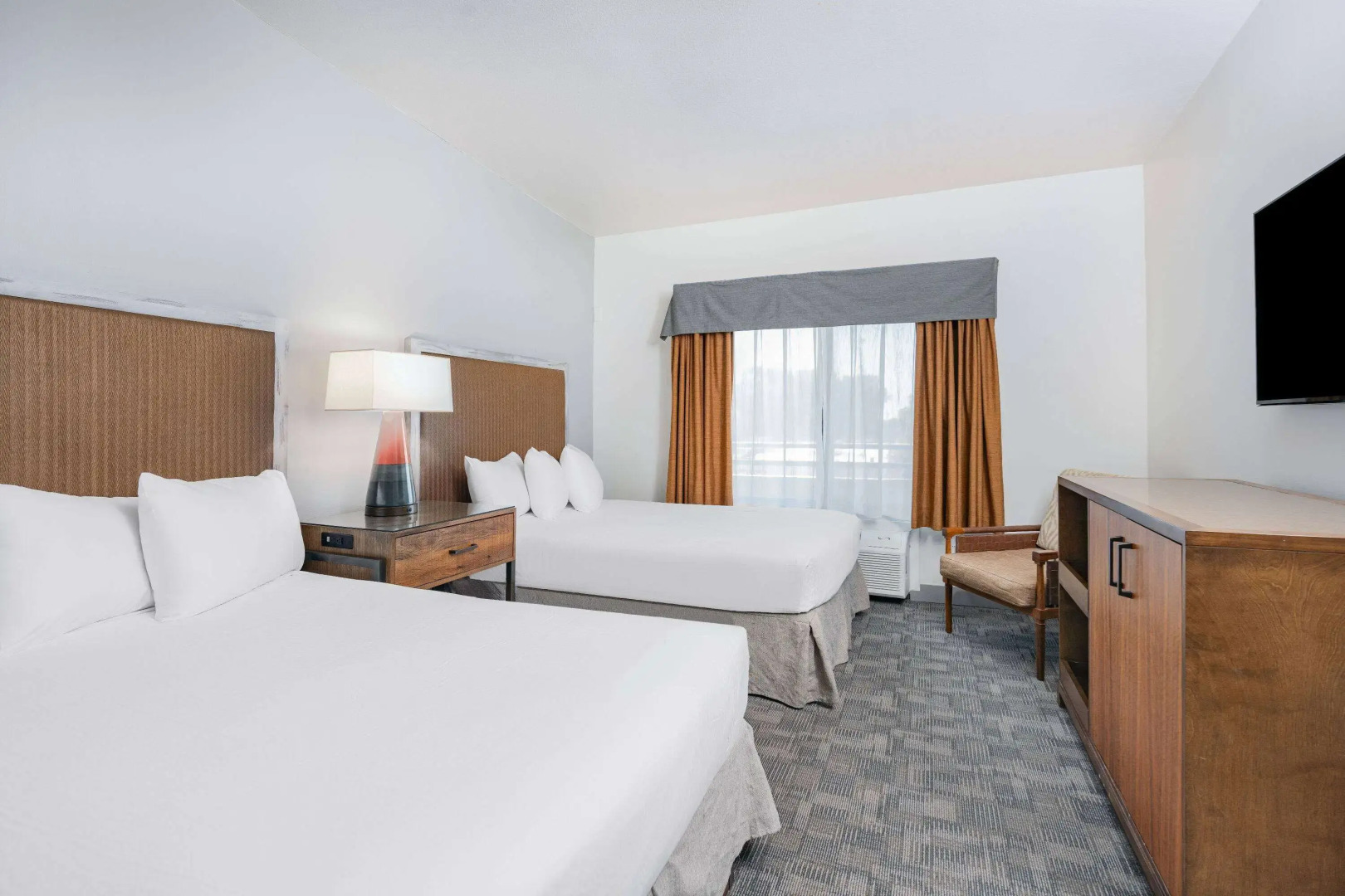 Ramada by Wyndham Bakersfield North