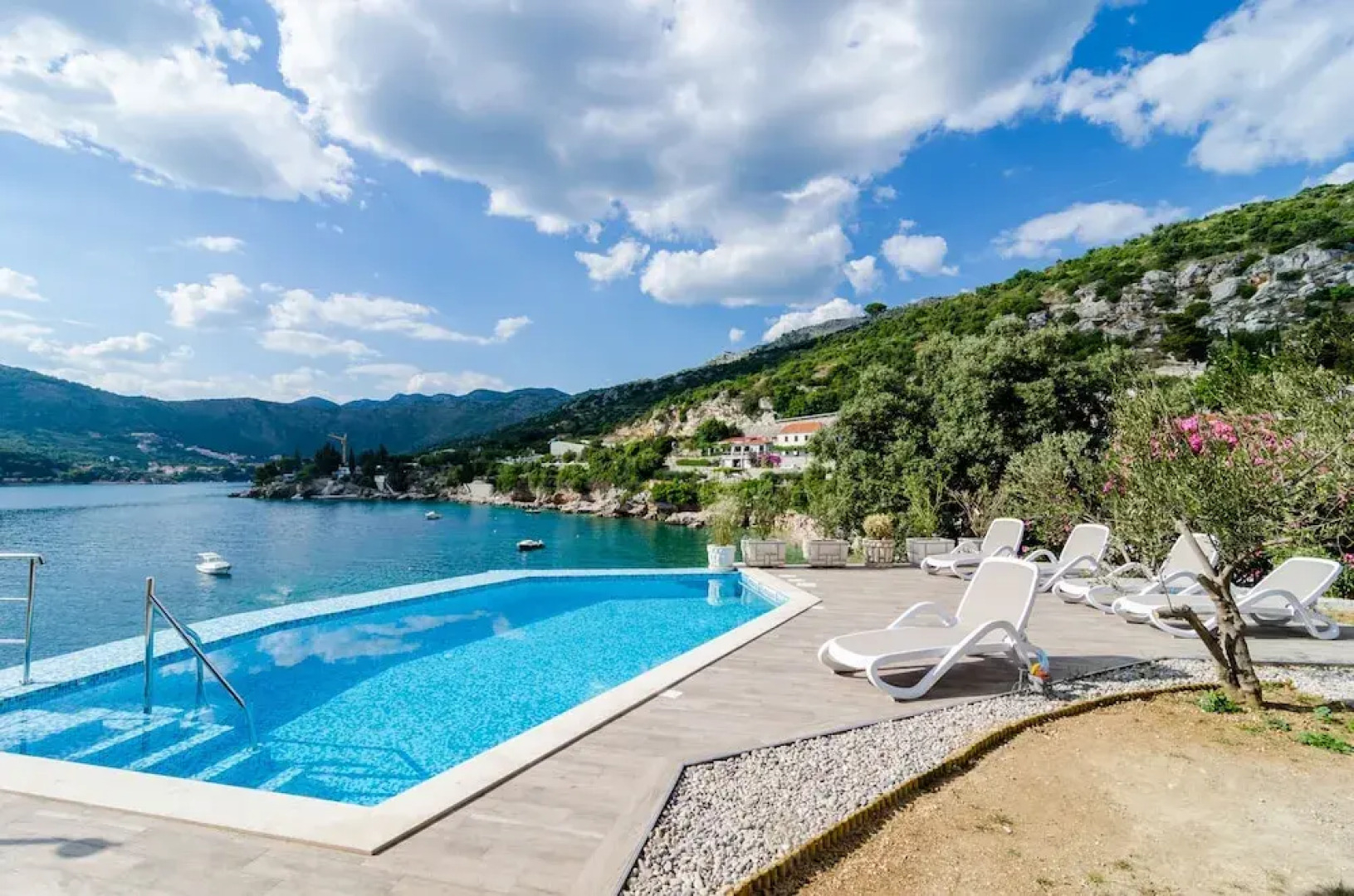 Apartments Ponta Magdalena