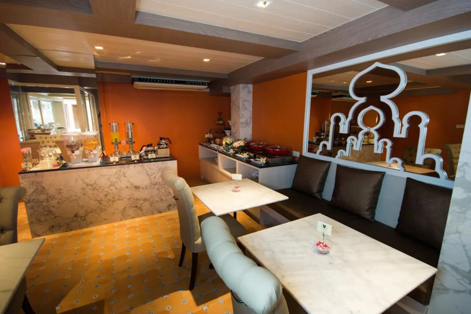 Violet Tower at Khaosan Palace