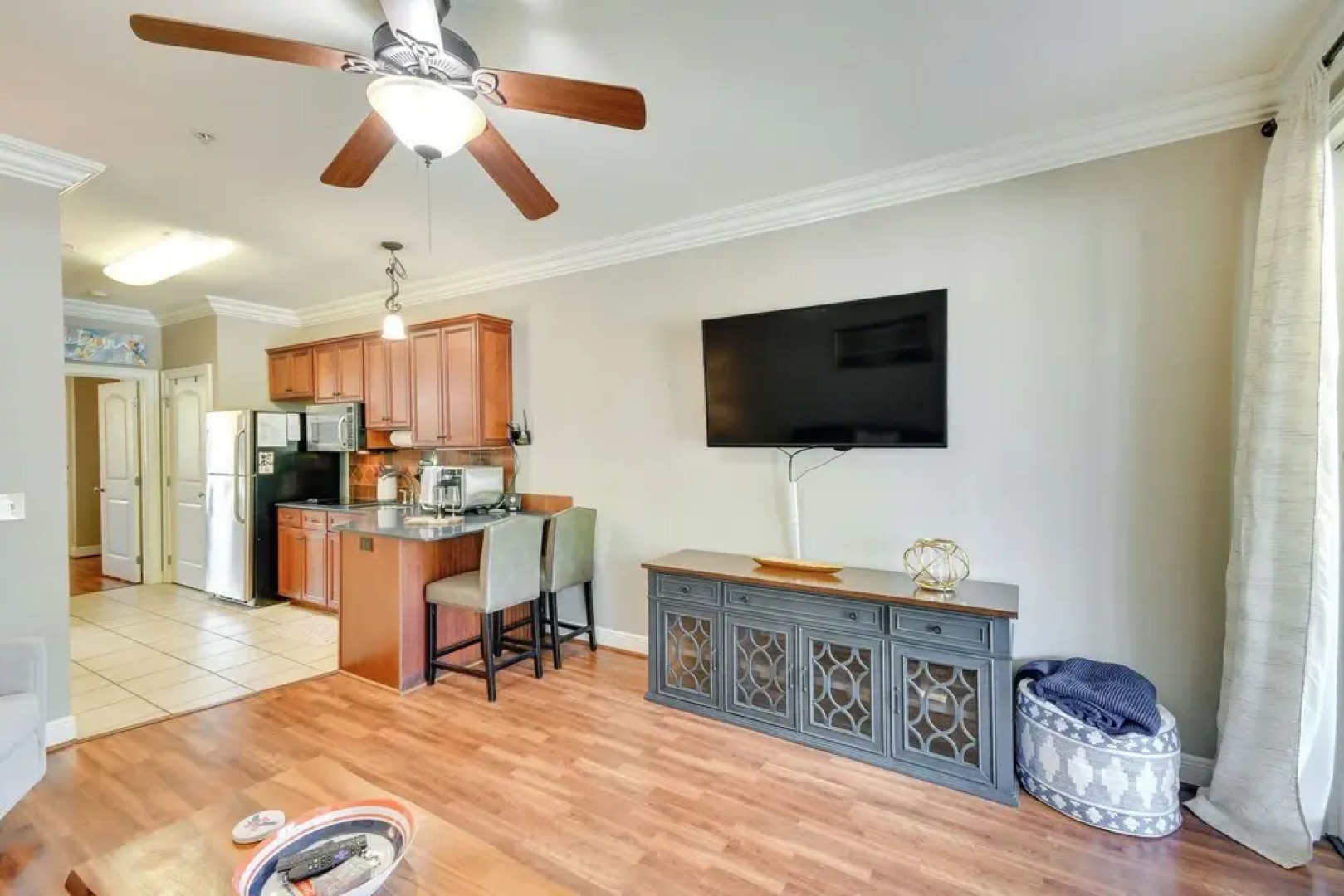 Auburn Retreat w/ Balcony - Walk to Campus!