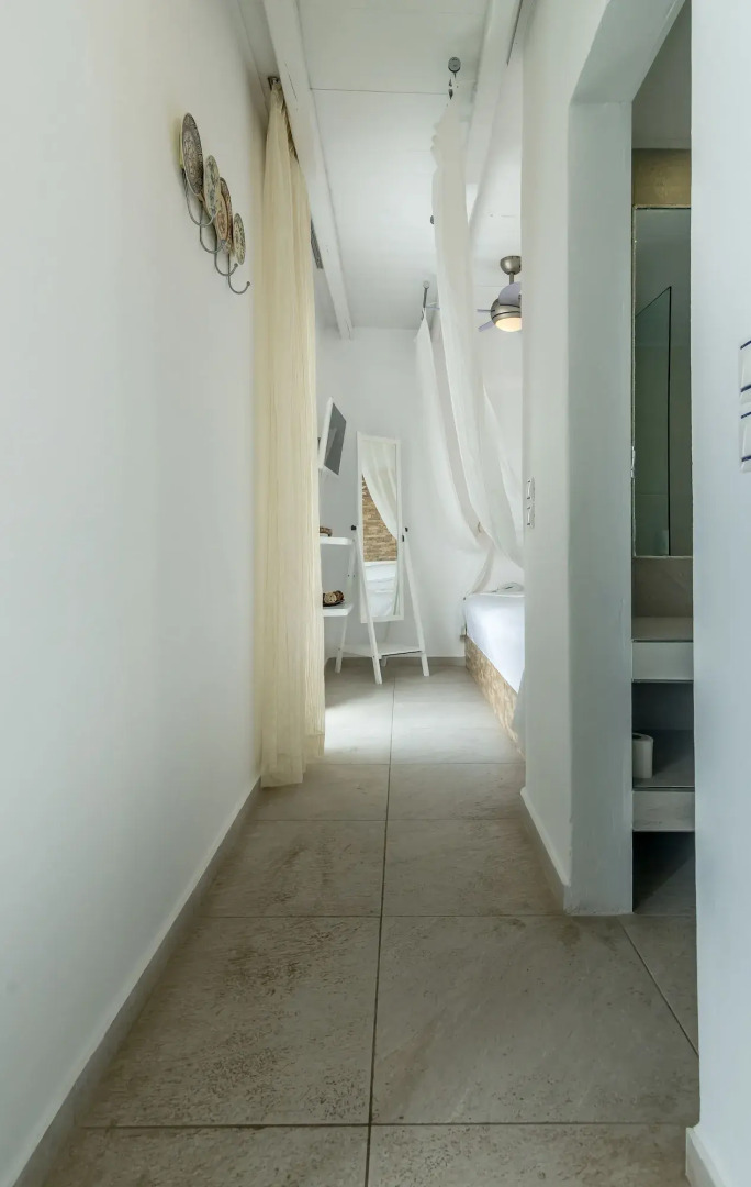 Niki Savvas Studio & Suites