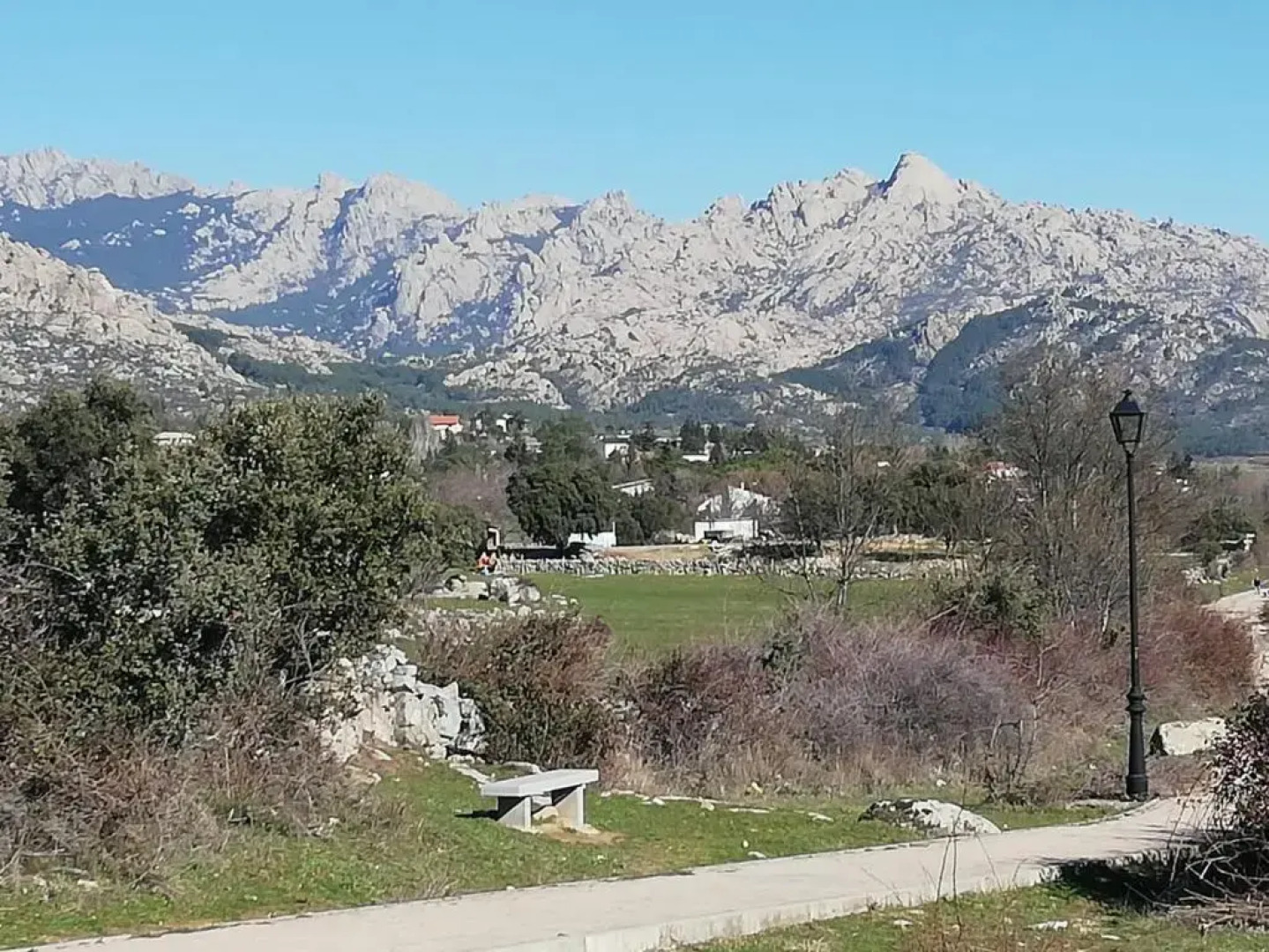 Acero y Piedra Apartamentos con jardín