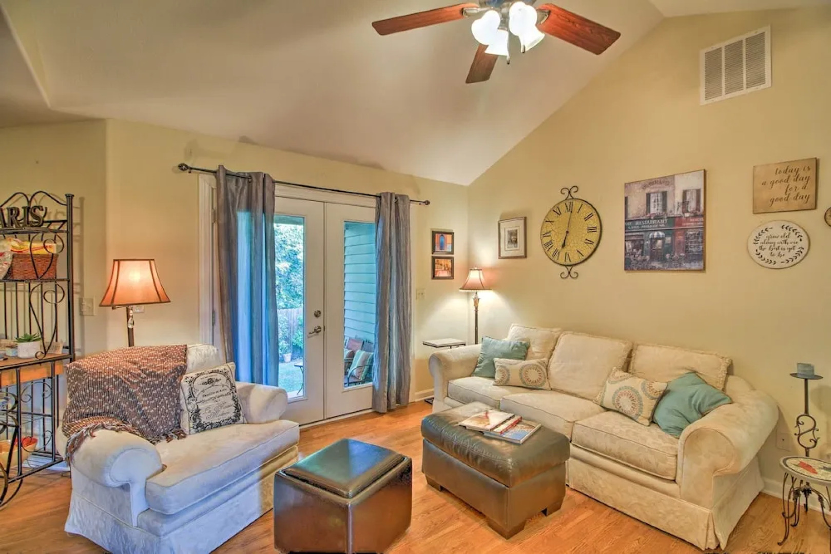 Pet-friendly Home w/ Yard: 9 Mi to Table Rock Lake