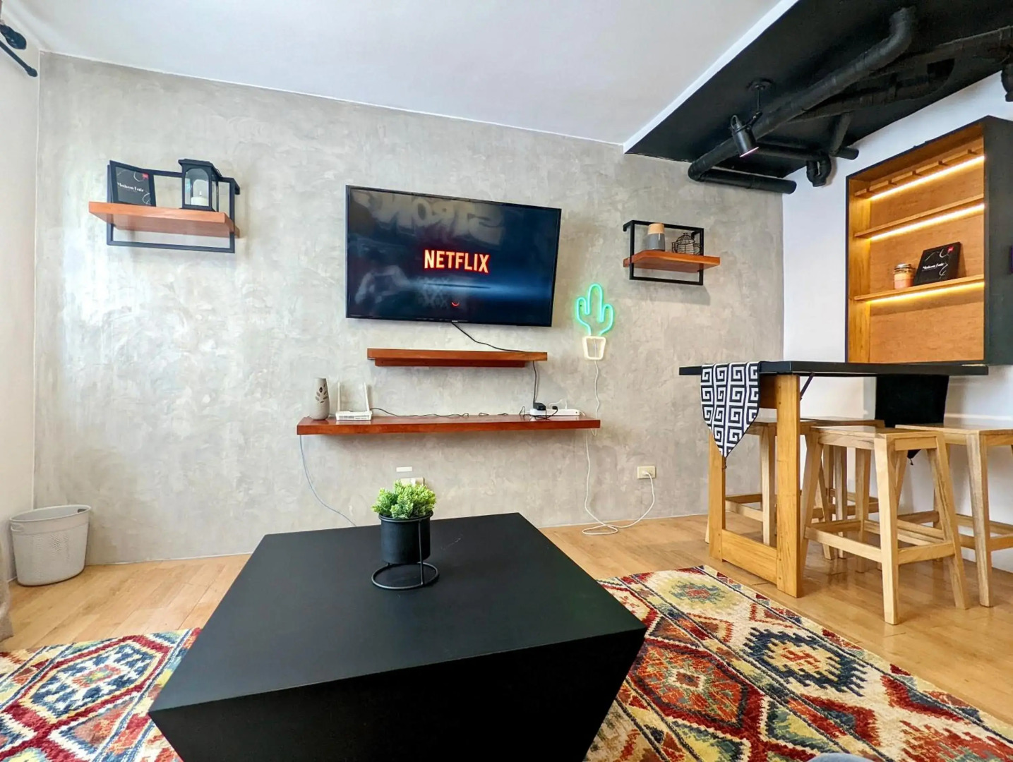 1BR Artist Loft Cambridge Cainta Pasig Fast Wifi