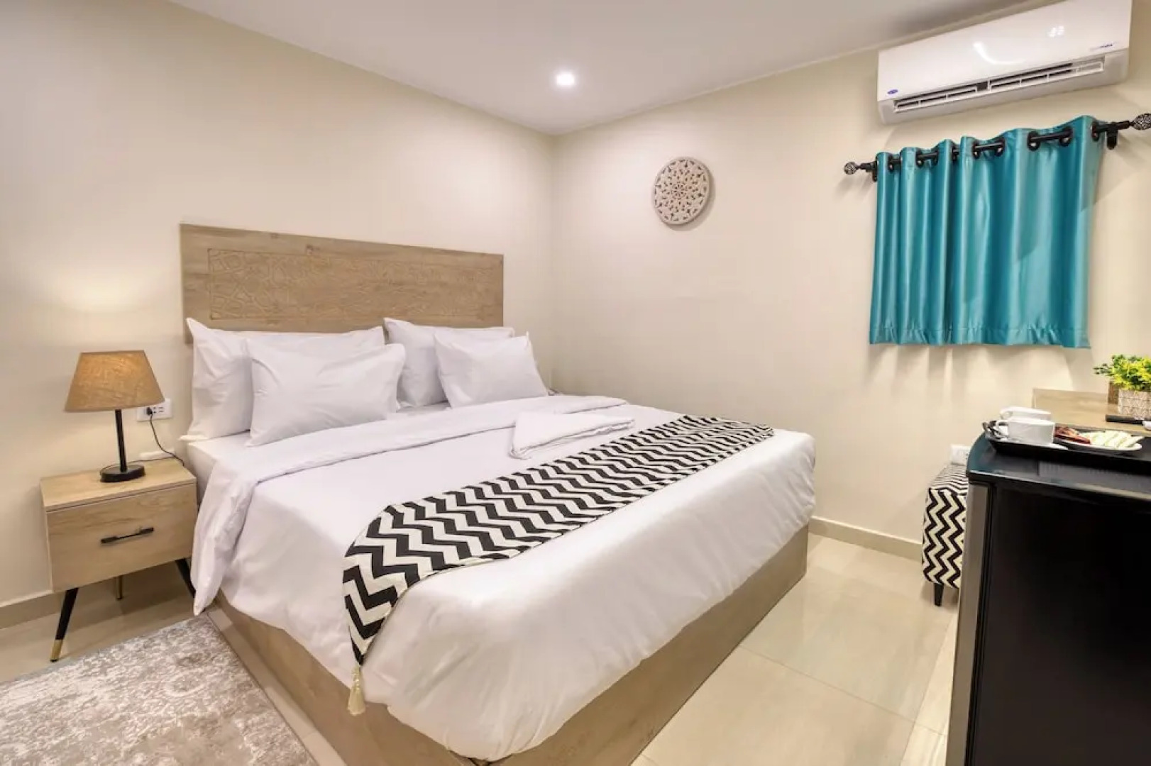 The Gate Hotel Front Pyramids & Sphinx View