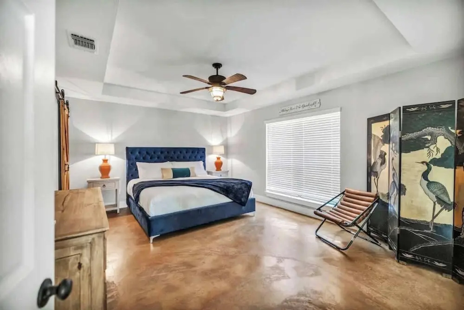 Lakefront Paradise With Firepit